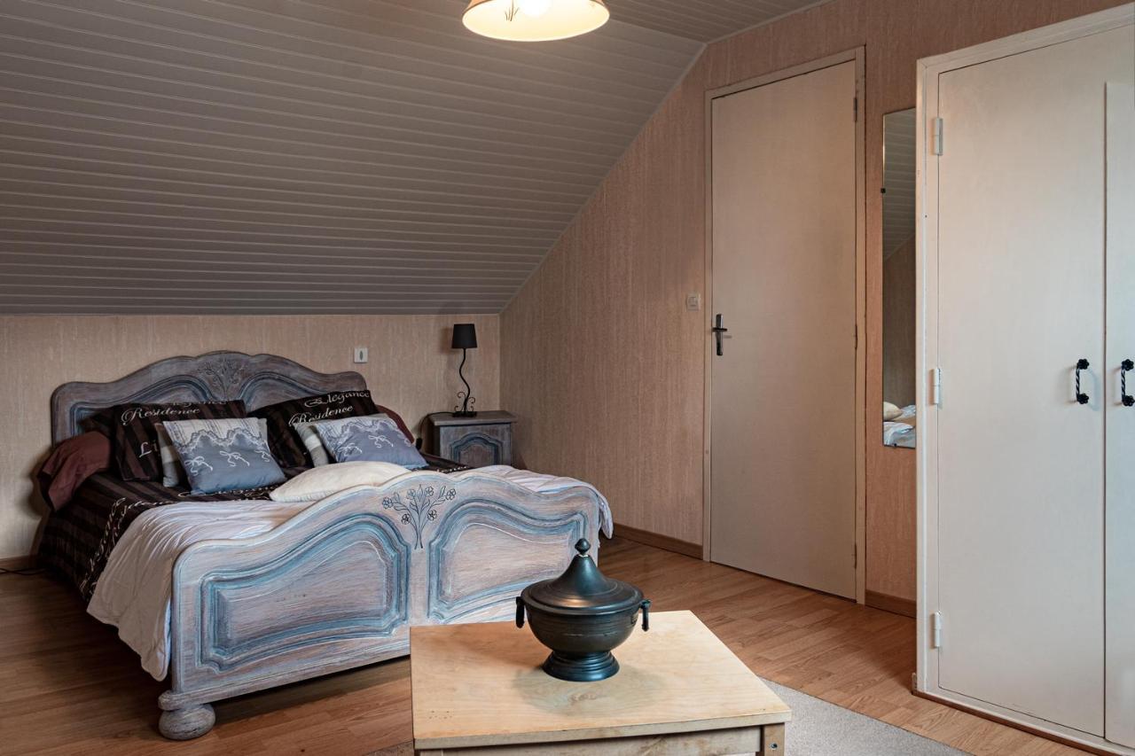 Chambres D Hotes Les Papillons Évron Exterior foto